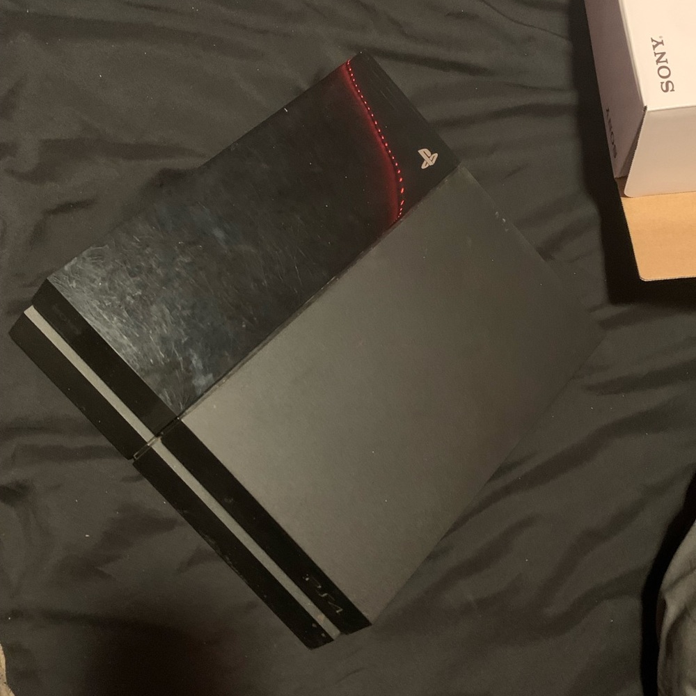 PS4 still works (no controller)